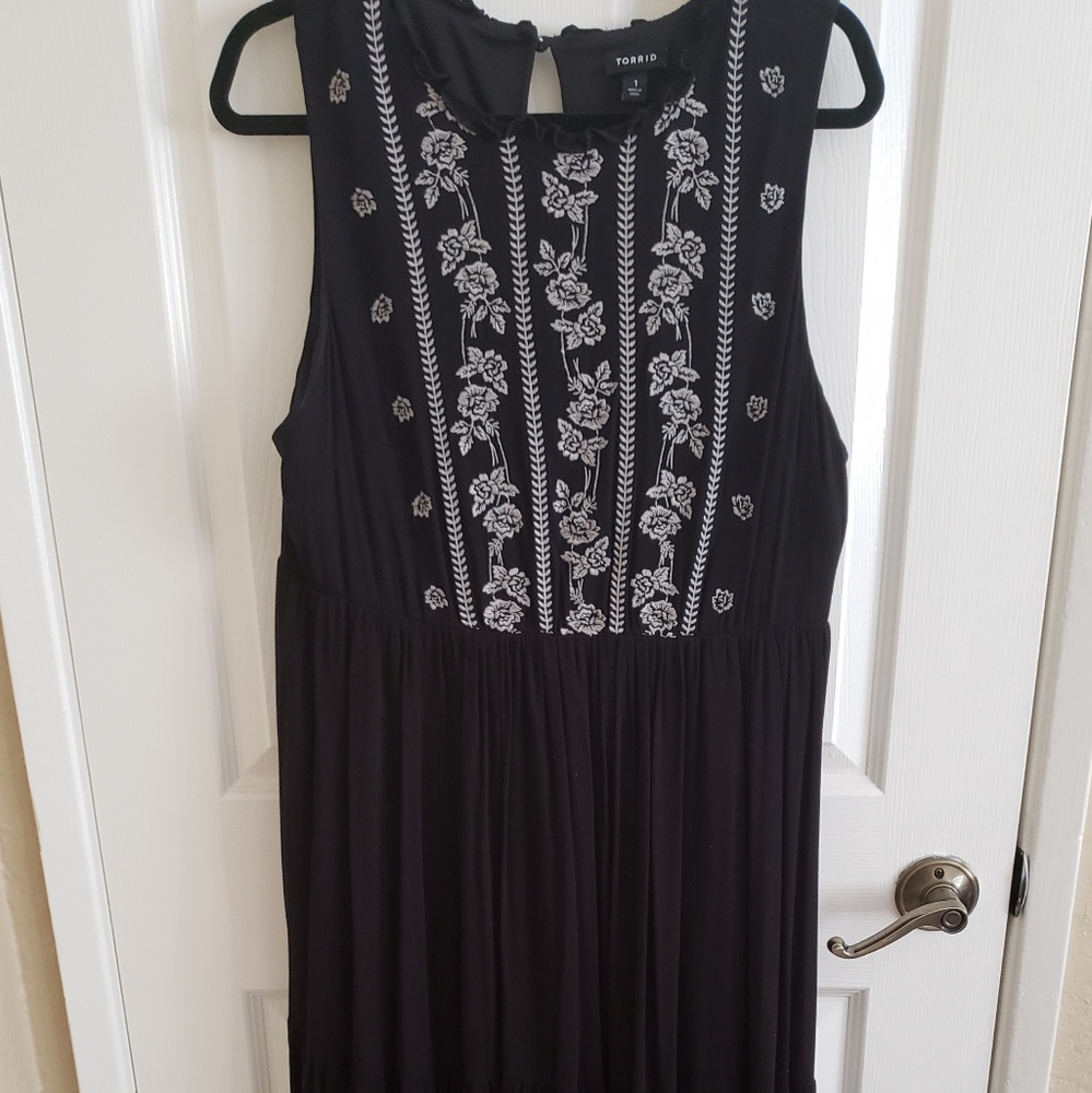 NWOT Torrid Black Embroidered Maxi Dress size 1